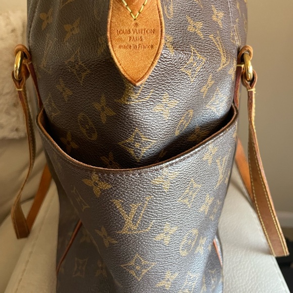 Louis Vuitton shoulder bag. - Picture 7 of 17